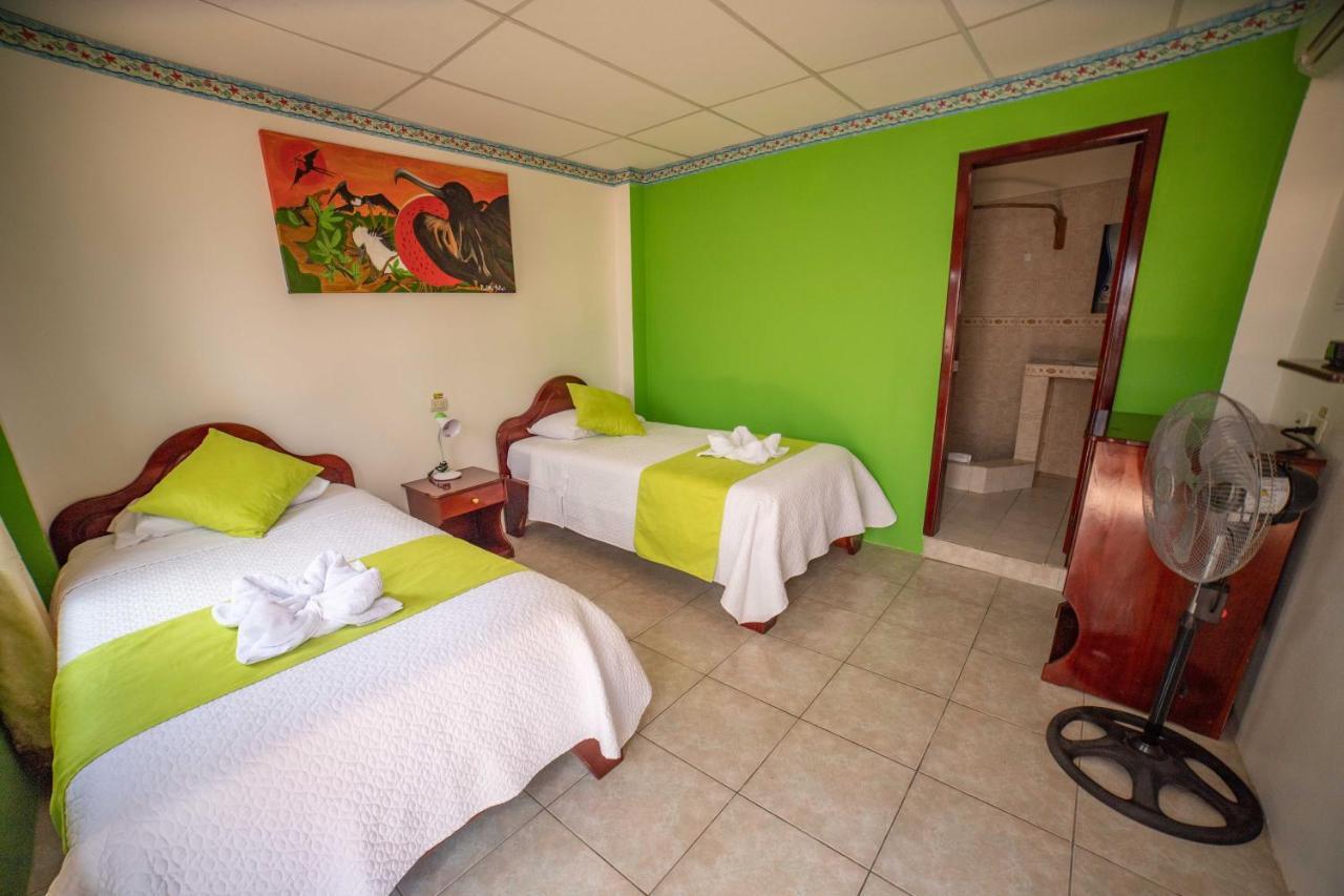 Hostal Gladismar Puerto Villamil Ngoại thất bức ảnh